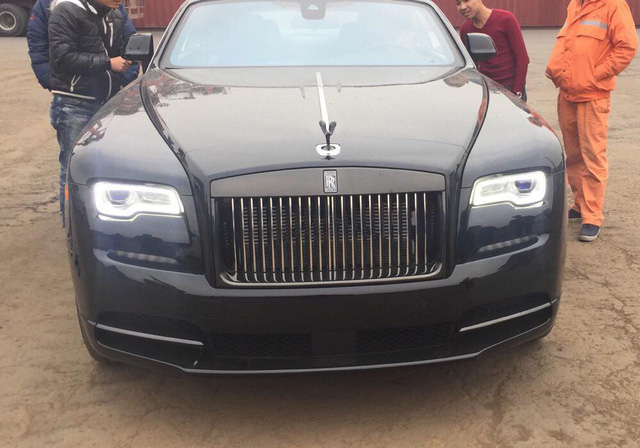 Siêu phẩm Rolls-Royce Wraith Black Badge đầu tiên về Việt Nam